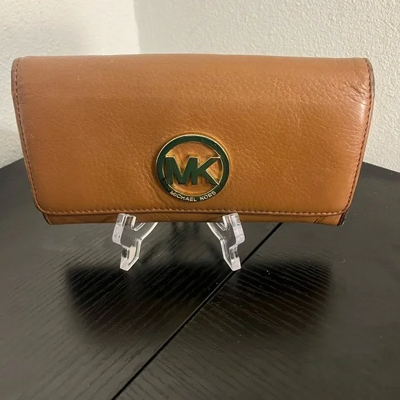Michael Kors Tan Leather Wallet - Picture 1 of 9
